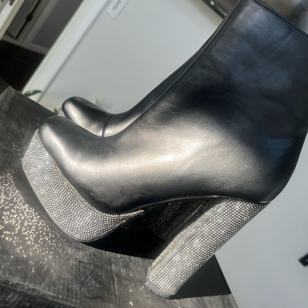 New. Faux leather black platform sequin bootie Sz 8.5